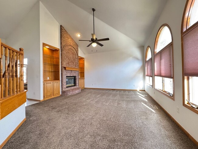 Building Photo - Spacious home in English Ranch