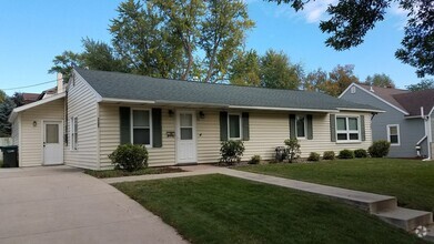 Building Photo - Large one bedroom/One Bath - NE Rochester