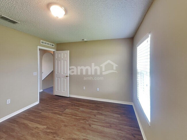 Building Photo - 244 Verzon Ct