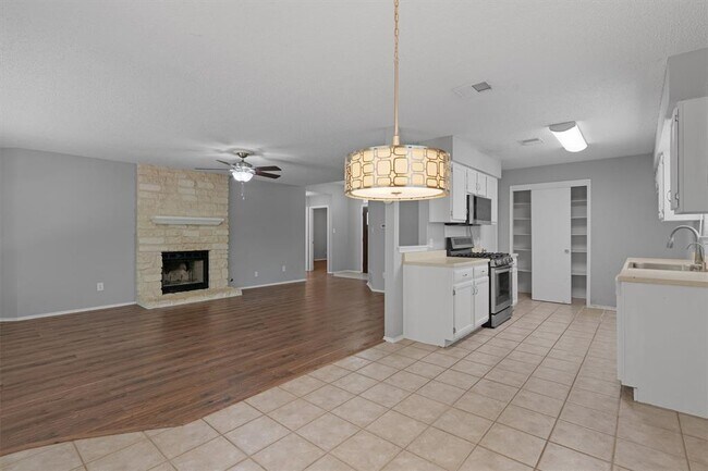 Building Photo - 913 Dover Pass