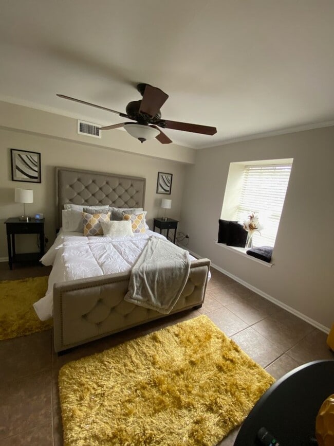 Building Photo - Coming Soon 1 Bed