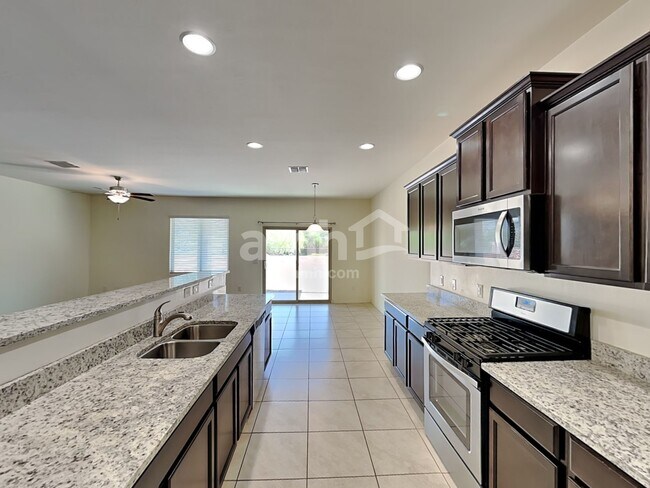 Building Photo - 11754 W Vanderbilt Farms Way