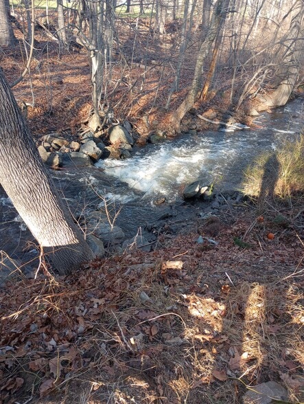 Building Photo - 40 Country Club Cir