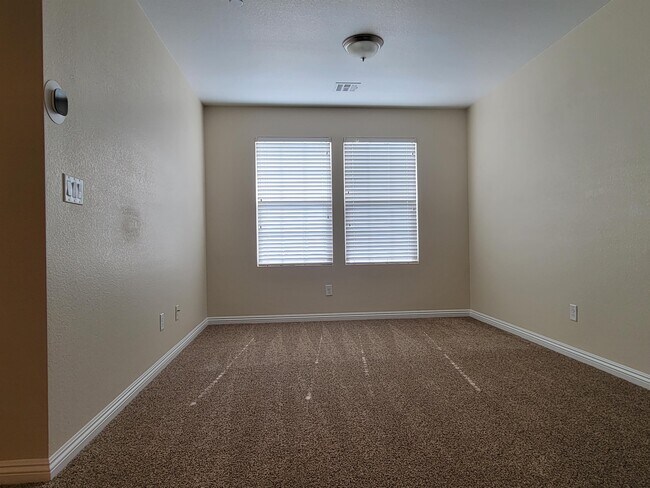 Building Photo - 3001 Camino Sereno Ave
