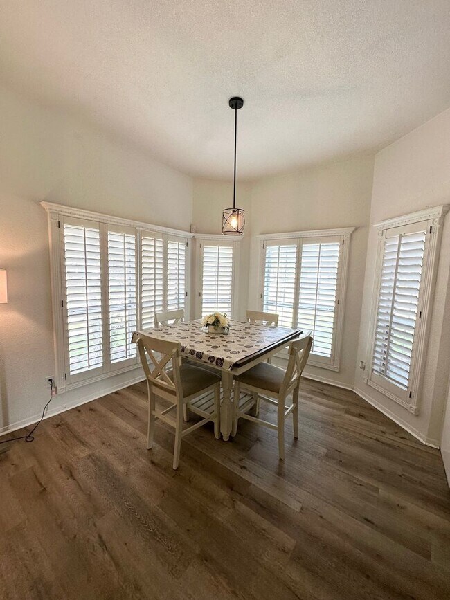 Building Photo - Gorgeous Home For Rent Available July 10th.