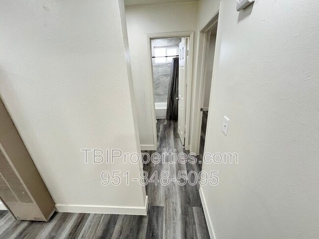 Building Photo - 515 Ramona Ave N