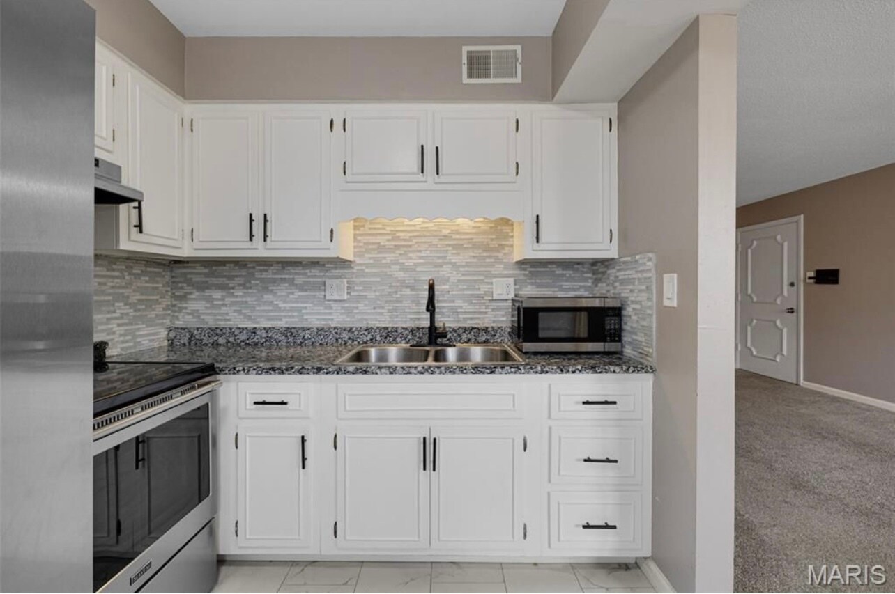 Building Photo - 1678 Blue Ridge Dr