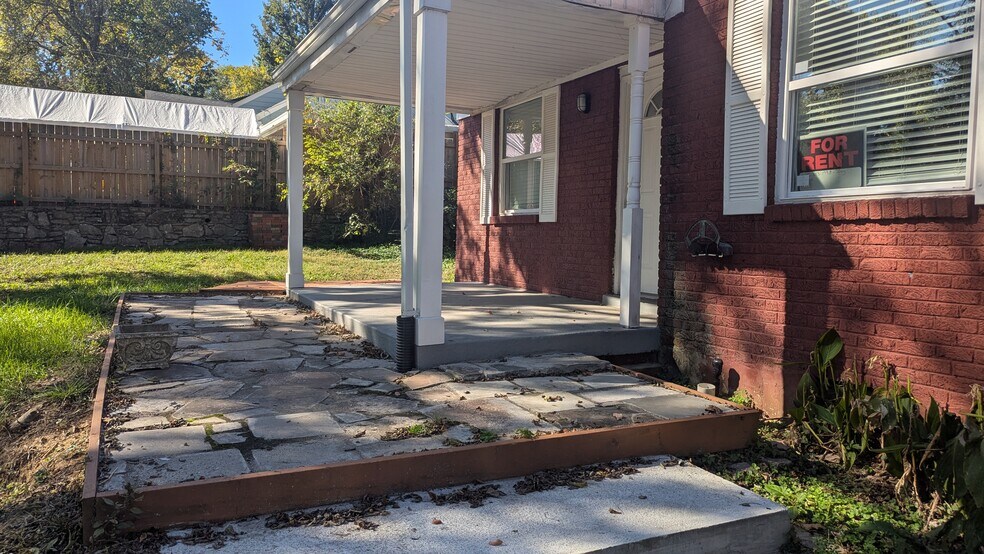 Building Photo - 613 Vantrease Rd