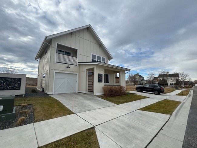 Building Photo - Chic, Fully-Furnished 3 Bed / 2.5 Bath Rental – Bozeman Convenience & Modern Comfort