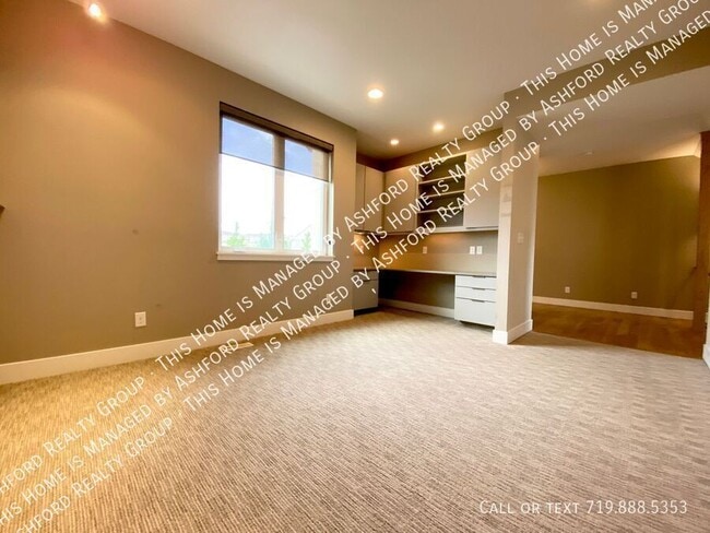 Building Photo - 1279 Foothills Farm Way
