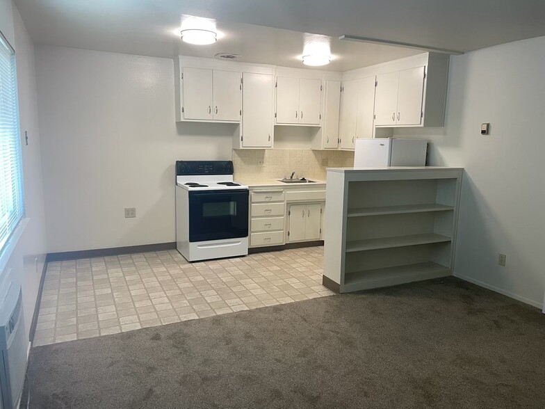 Building Photo - 2253 2nd Ave