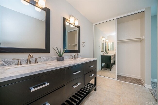 Building Photo - 27808 Sycamore Creek Dr