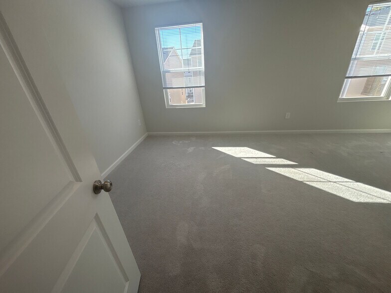 Building Photo - Room in Townhome on Hemlock Cone Wy