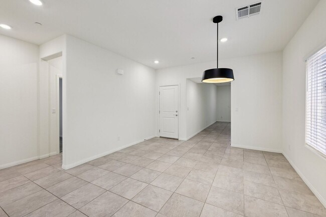 Building Photo - 10971 Meridian Flds Ave