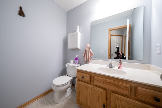 Building Photo - 17326 Lilac Ln SE