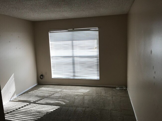 Building Photo - 1810 Caralee Blvd