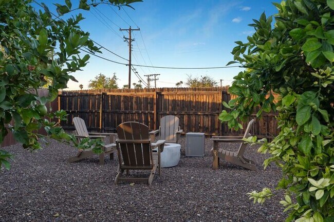 Building Photo - UN-FURNISHED!! 3 Bedroom/ 2Bath in Heart of Scottsdale!!