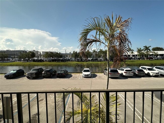 Building Photo - 6707 N Kendall Dr