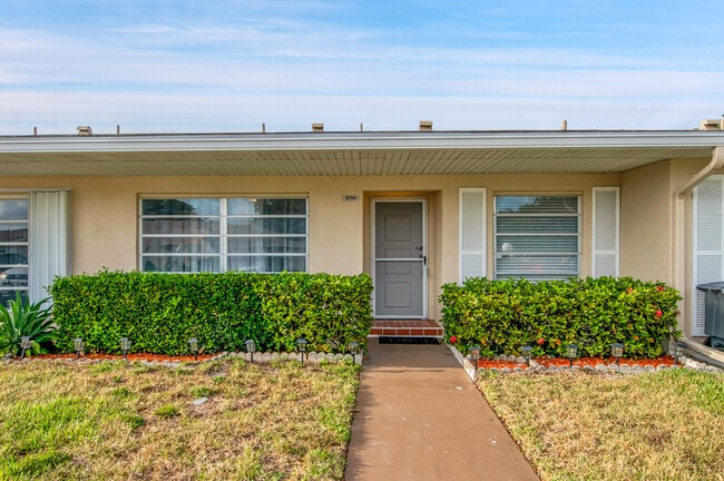 Building Photo - 8799 Bella Vista Dr