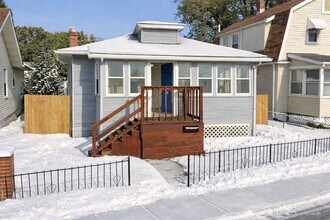 Building Photo - Charming 2BR Home with Yard, Porch & In-Home Laundry