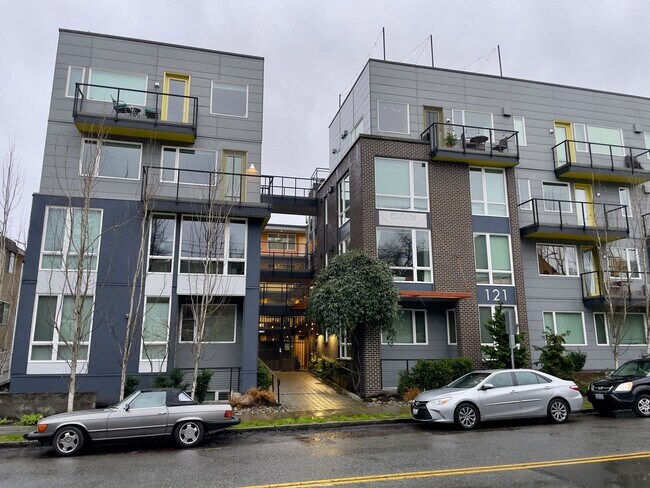 Building Photo - 121 12th Ave E