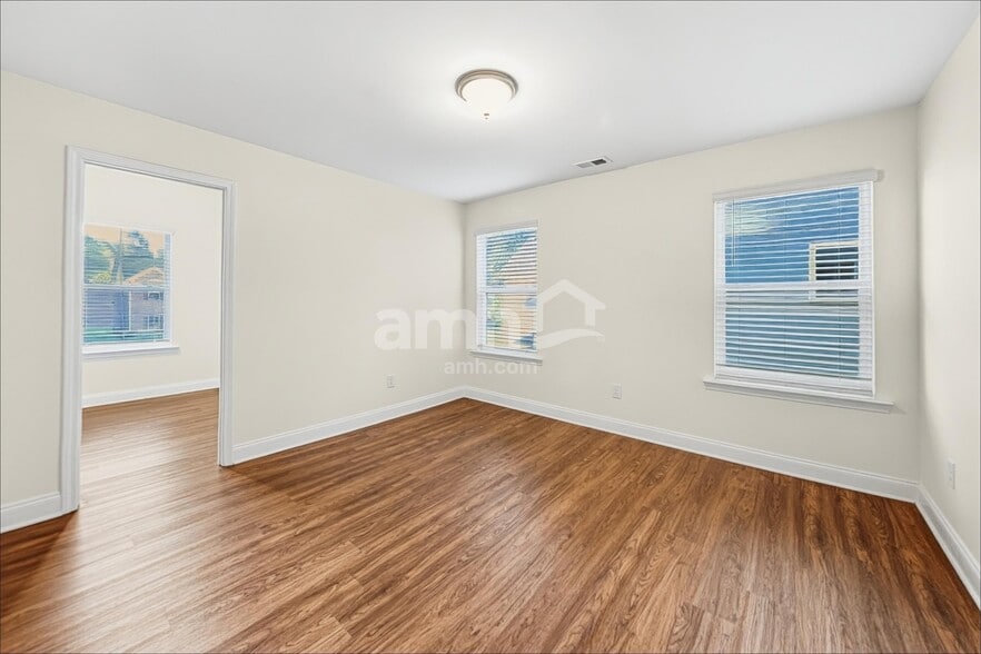 Building Photo - 1337 Weatherbrook Cir