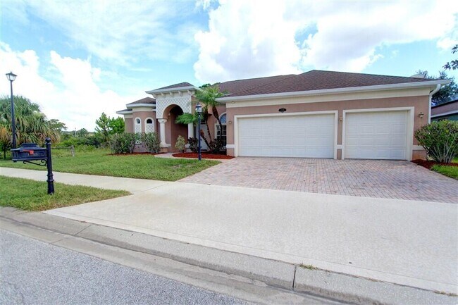 Building Photo - 1185 Dromin Ln
