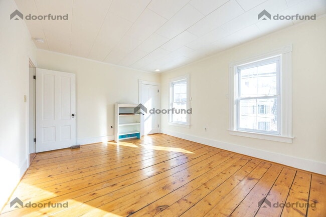 Building Photo - 12 Page St