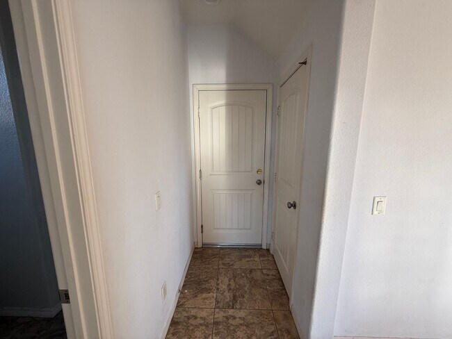 Building Photo - Resort Living at The Lakes Community in Menifee!—5 Bedrooms 3 Baths.