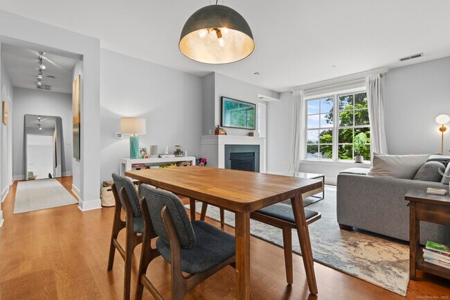 Building Photo - 77 Havemeyer Ln