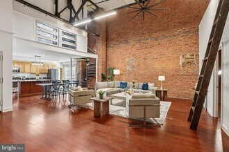 Building Photo - 810 N Hancock St