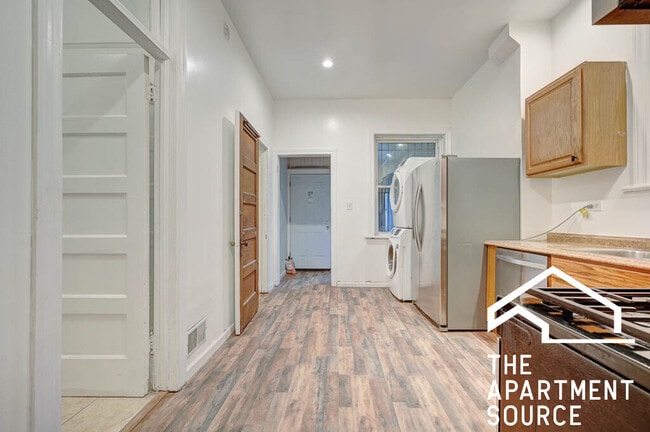 Building Photo - 4736 S Prairie Ave