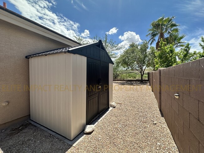 Building Photo - 10930 S San Clemente Camino