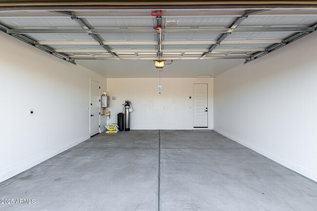Building Photo - 34924 N Hawley Dr
