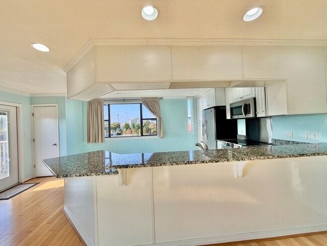 Building Photo - 723 Sailfish Dr