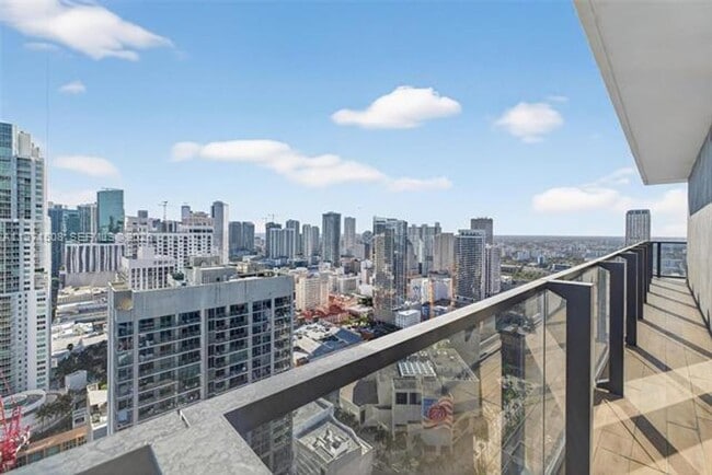 Building Photo - 398 NE 5th St