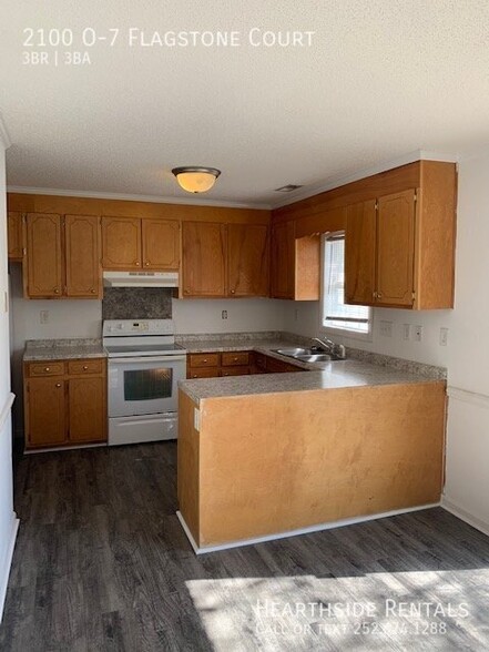 Building Photo - 2100-2O-7 Flagstone Ct