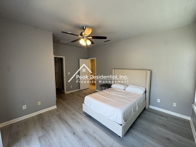 Building Photo - 3301 N Park Dr