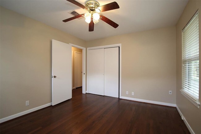 Building Photo - 5036 De Milo Dr