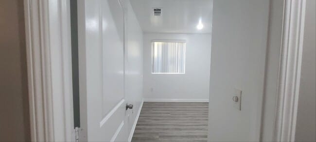 Building Photo - BROADWAY (10611)
