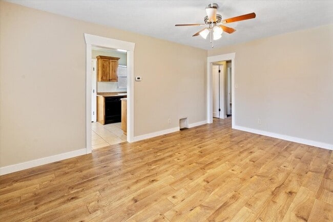 Building Photo - 1263 E Emerson Ave