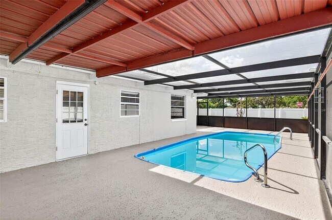 Building Photo - 8005 Pepperidge Ln