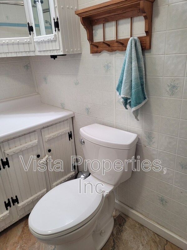 Building Photo - 1121 Elm St