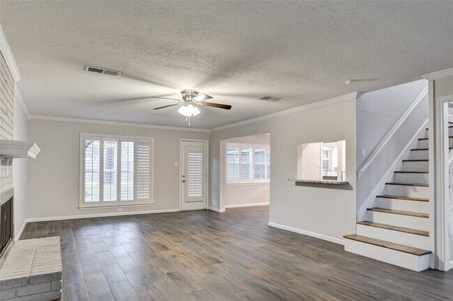 Building Photo - 13915 Charlynn Oaks Dr