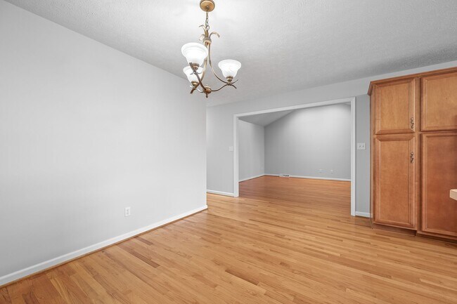 Building Photo - Main Level 2 Bedroom