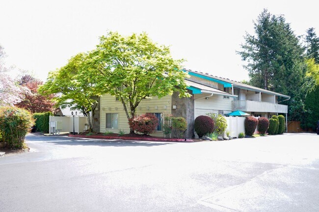 Building Photo - $500 OFF!! Garden-Level 2 Bed 2 Bath with ...