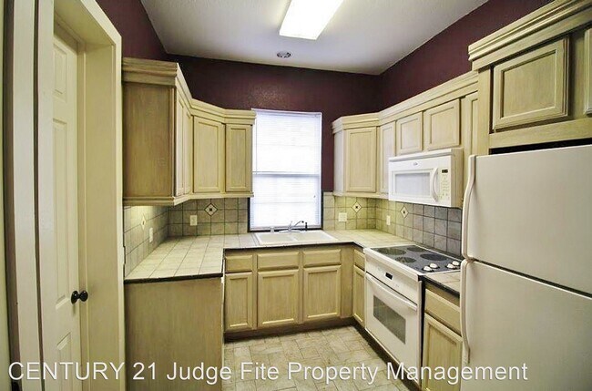 Building Photo - 908 N Marsalis Ave