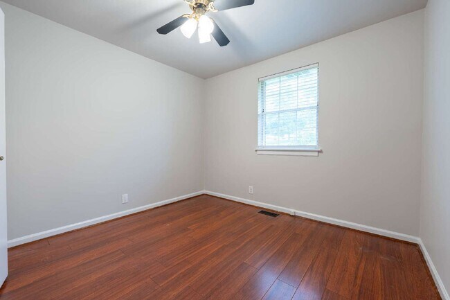Building Photo - 207 Whitnel Dr