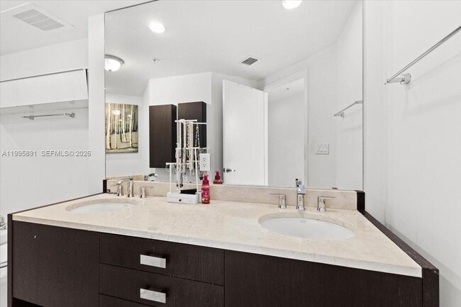 Building Photo - 18201 Collins Ave