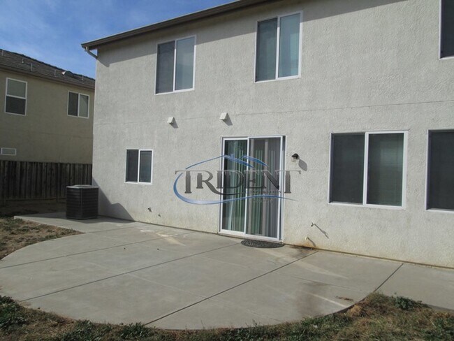 Building Photo - 3bedroom 2 .5 bath near schools and parks